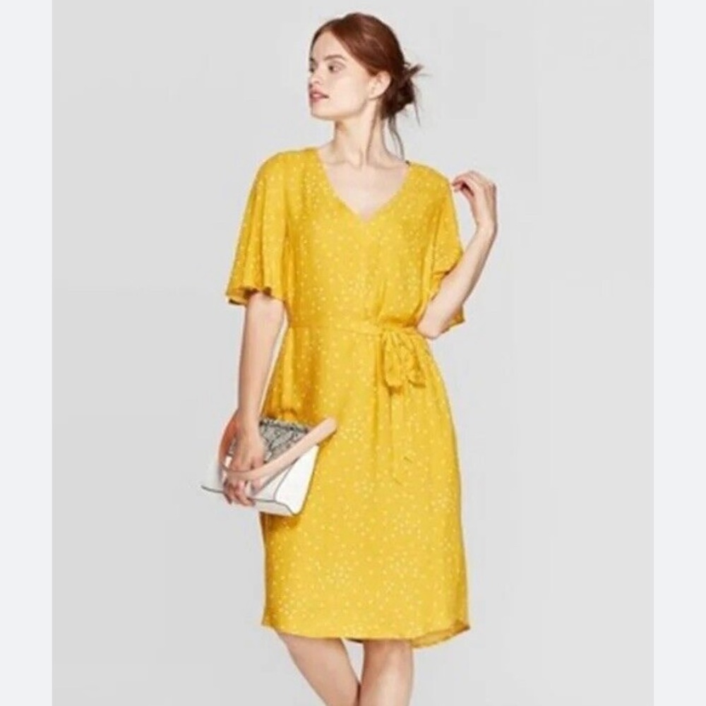 Yellow Polka Dot Tie Waist Dress Women’s Medium Short Sleeve V-Neck Fit & Flare